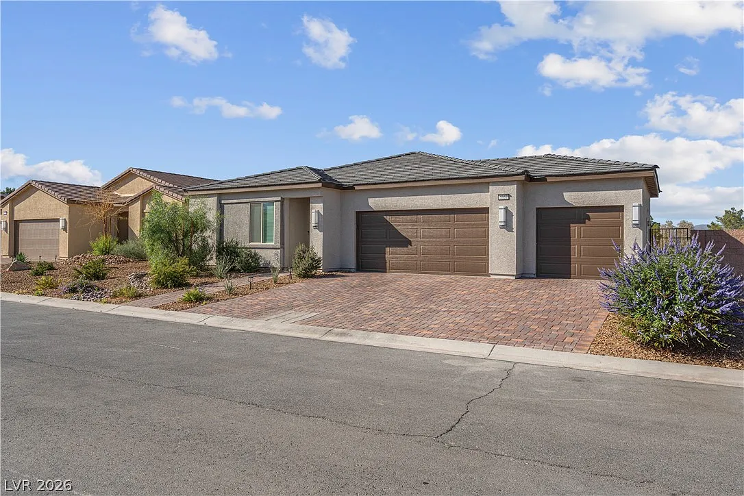 3 bed, 2.5 bath, 2042 sqft, $2,900 — Photo 3