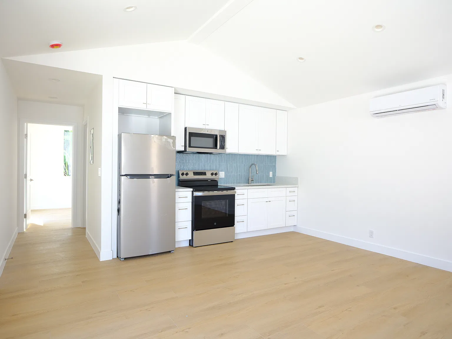 1 bed, 500 sqft, $2,100 — Photo 4