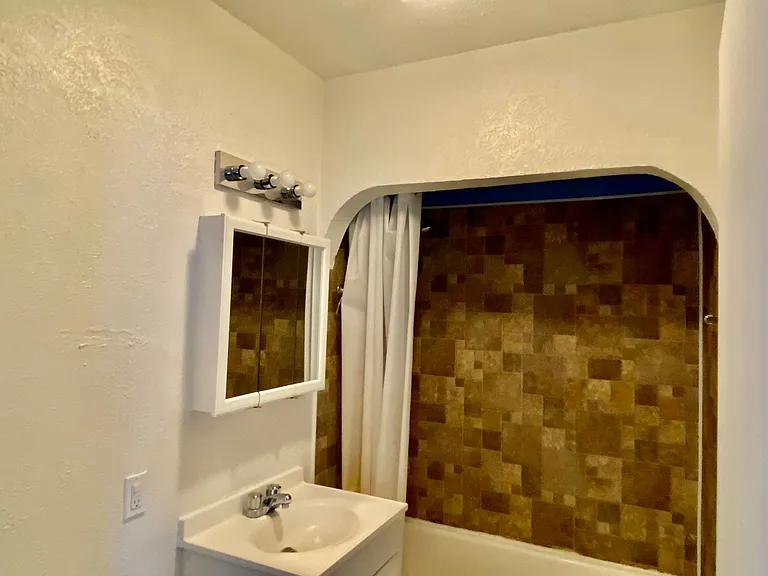 1803 Siskiyou St — Photo 8