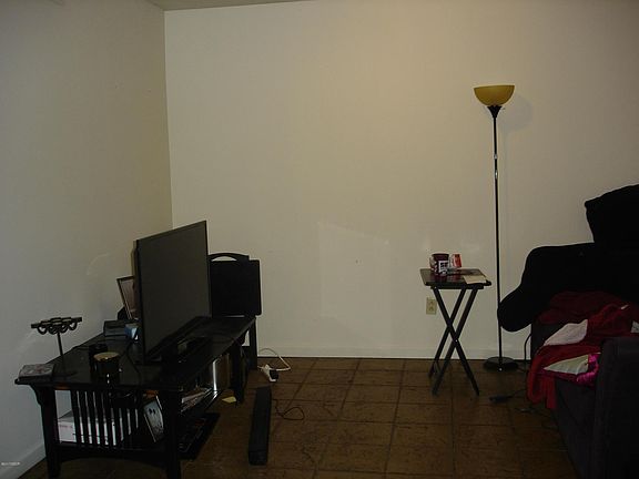 5th image of 401 E Mill St