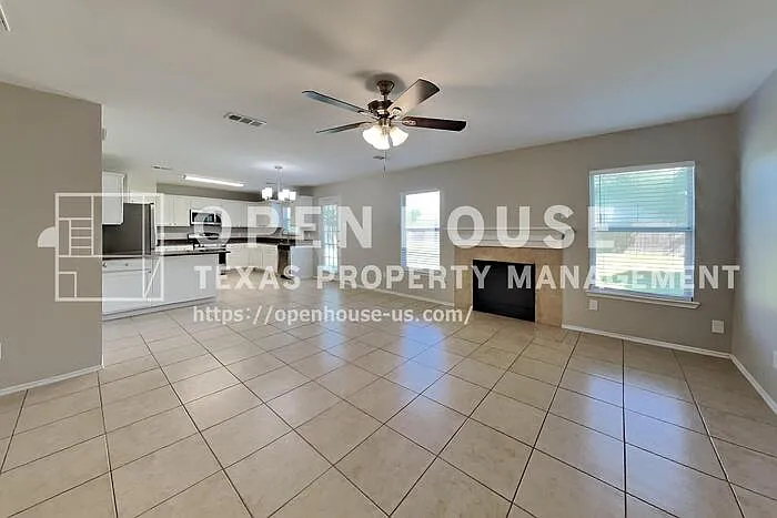 3 bed, 2.5 bath, 1921 sqft, $2,200 — Photo 3