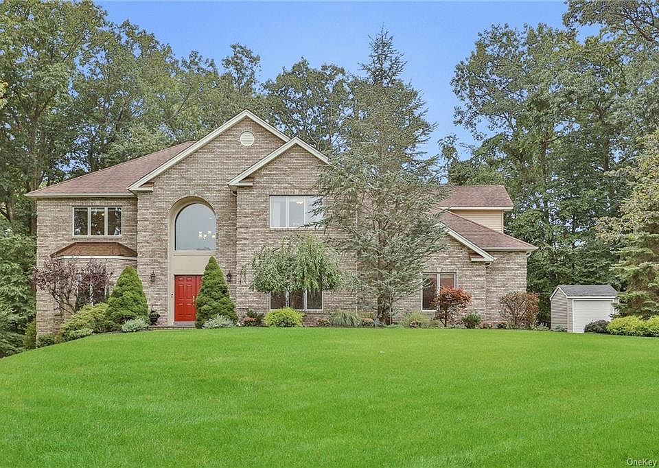 1st image of 21 Charnwood Dr