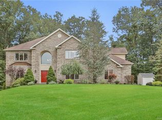 21 Charnwood Dr, Suffern, NY 10901