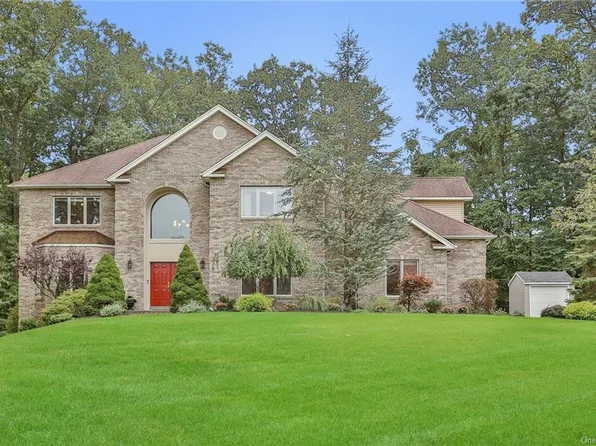 21 Charnwood Dr, Suffern, NY 10901