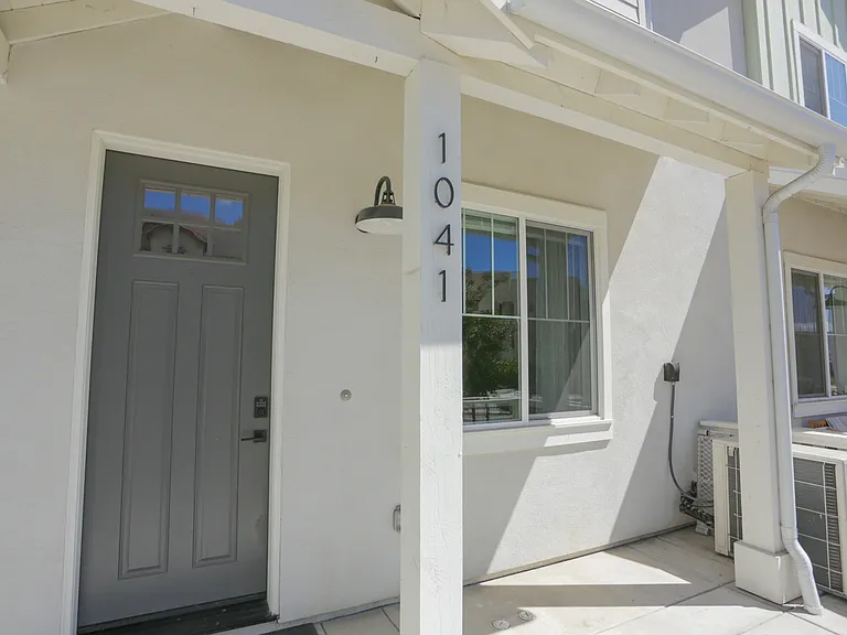 1041 Tiburon Way — Photo 3