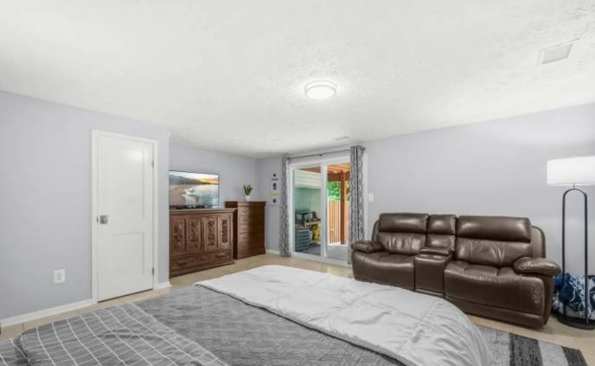 Studio, 600 sqft, $1,200 — Photo 2