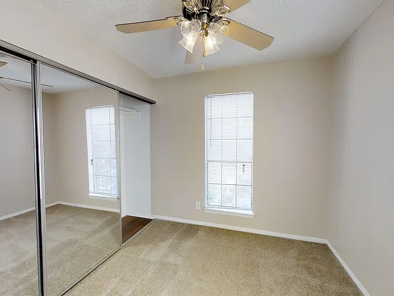 Willow Hill Apartments — Photo 20