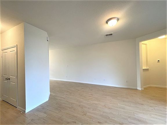 4th image of 137 Wild Sage Ln