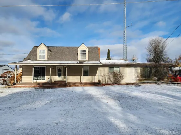 5224 11th Rd, Escanaba, MI 49829