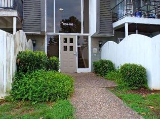 1111 La Fontenay Ct, Louisville, KY 40223