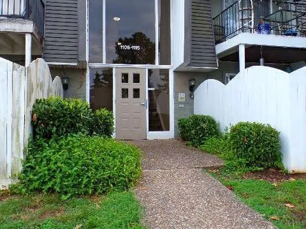 1111 La Fontenay Ct, Louisville, KY 40223