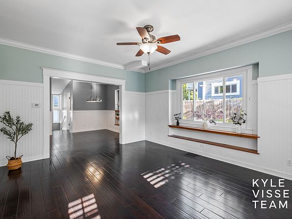 3rd image of 725 Gladstone Dr SE