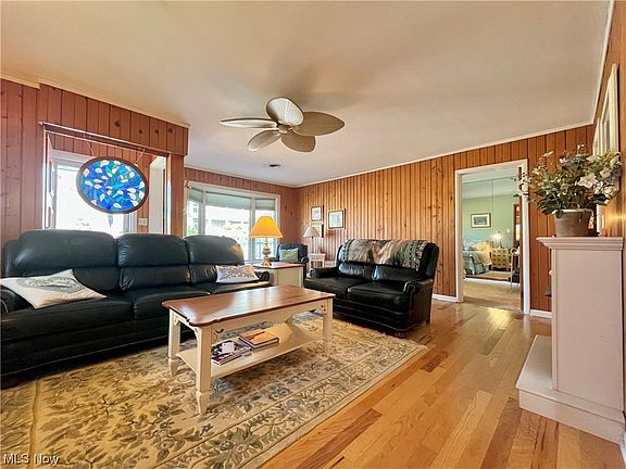 5th image of 226 Willow Wood Dr