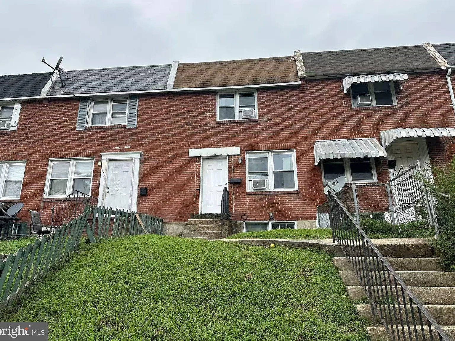 3 bed, 1.0 bath, 1125 sqft, $2,200 — Photo 2