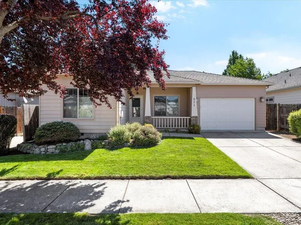 821 Isherwood Dr, Central Pt, OR 97502