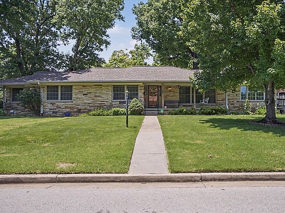 2nd image of 2882 S Florence Ave