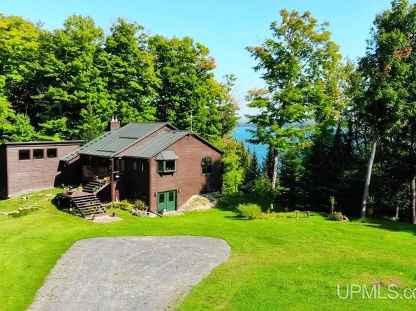 21194 Vicks Rd, Lanse, MI 49946