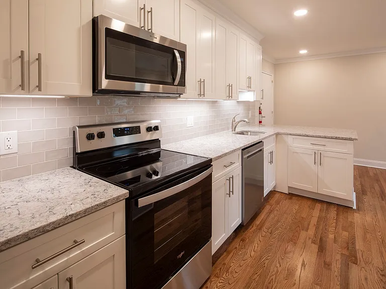 The Parkview at Polifly: In-Unit Washer & Dryer, Heat and Water Included, and Cat & Dog Friendly — Photo 39