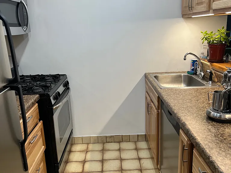 415 E 37th St #7C — Photo 4