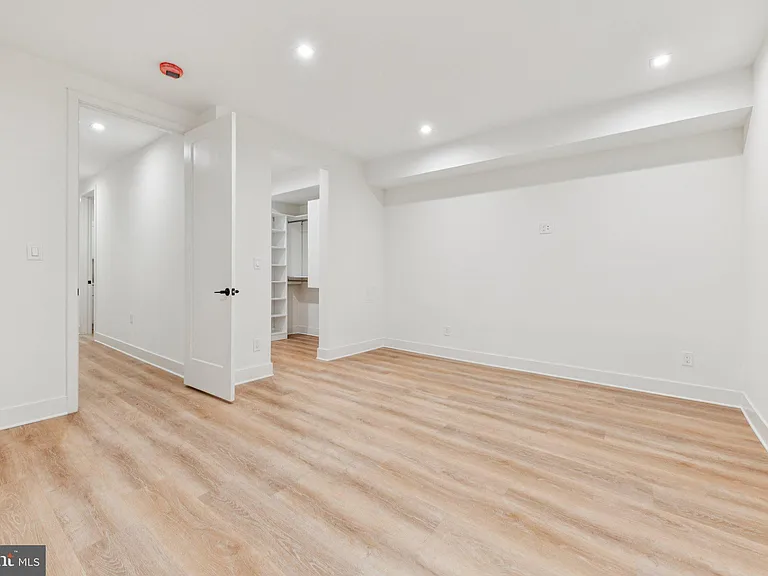 2507 I St NW — Photo 28