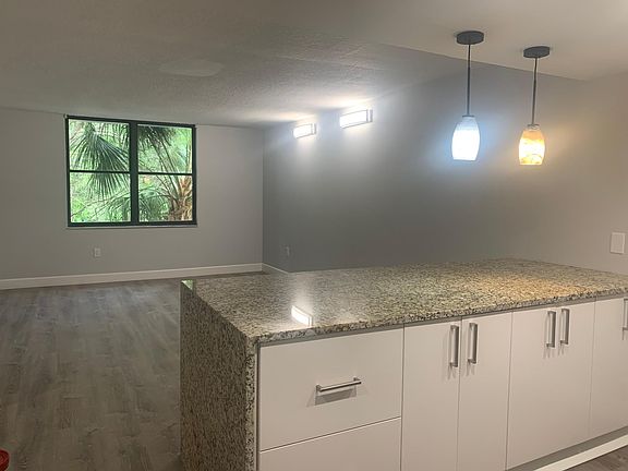 4th image of 701 S Madison Ave APT 221