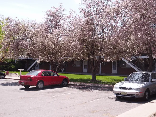 Village Green Apts