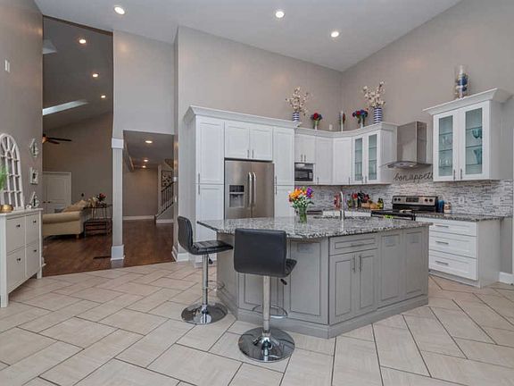 4th image of 6647 N Greenfield Woods