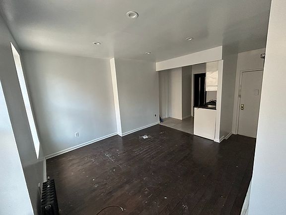 5th image of 534 E 14th St #18