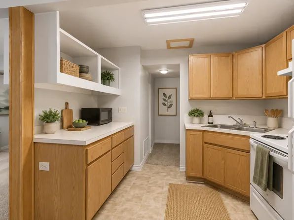 Spacious 2 to 5 Bedroom Apartments Near UNC | On-Site Parking & Laundry