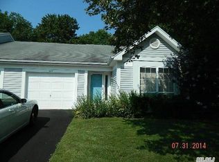 227 Glen Dr, Ridge, NY 11961