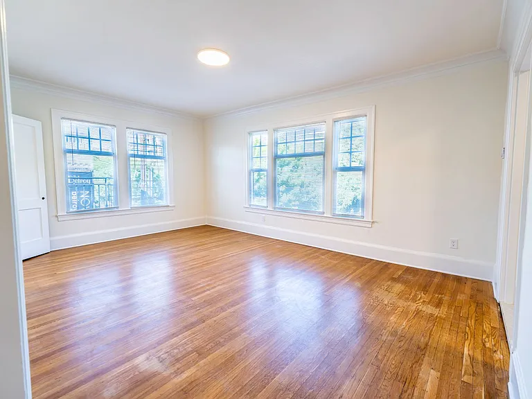 The Roy Vue Apartments — Photo 8