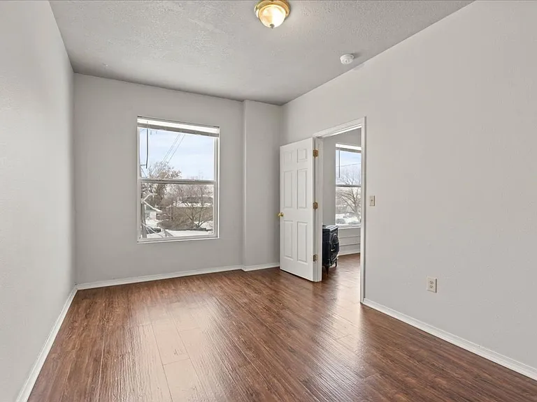 1221 N Monroe St — Photo 27