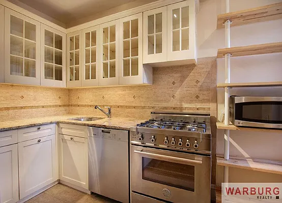 Sold by Warburg | media 13