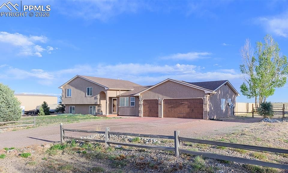 1st image of 758 E Woodleaf Dr