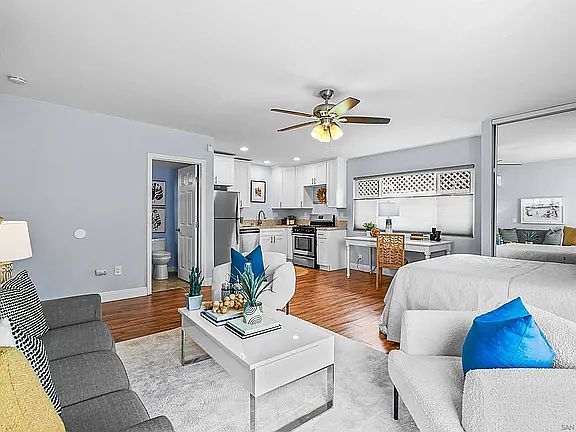 5th image of 3634 Morlan St #1