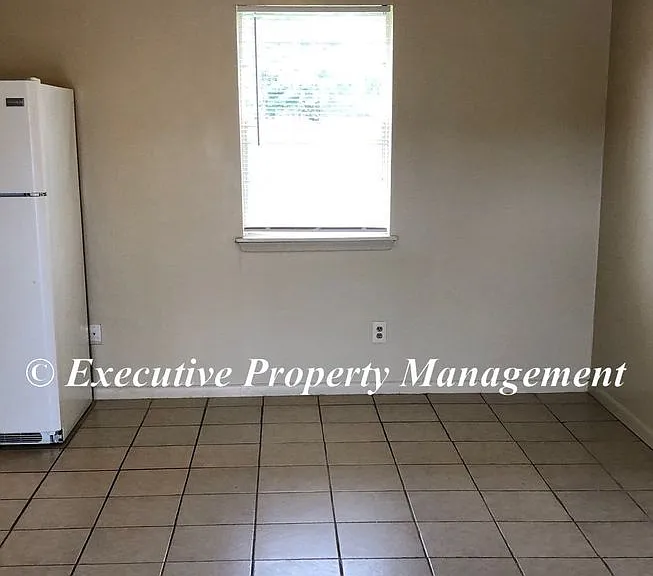 410 Sunset Ln — Photo 3