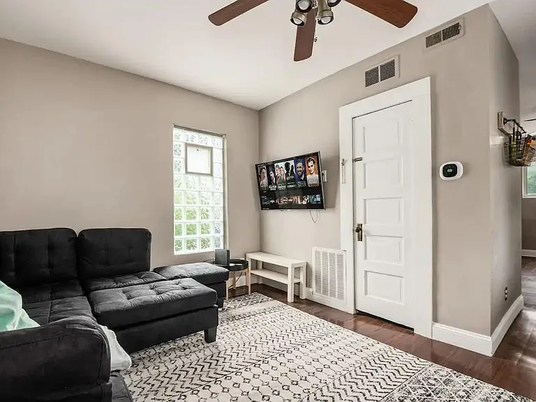 830 Kerr St — Photo 3
