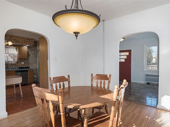 5th image of 204 Sussex St