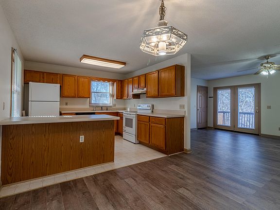 4th image of 2116 Hutchinson Dr