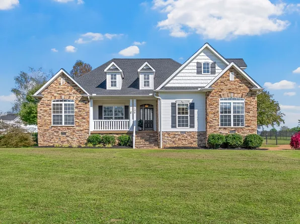132 Shady Oak Dr, Dickson, TN 37055