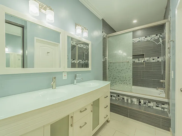 2510 W Macarthur Blvd #G — Photo 9