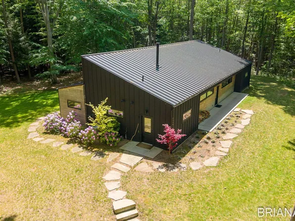 6550 Lake Effect Dr, Holland, MI 49423