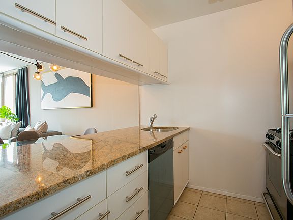 4th image of 350 W 50th St #26HH