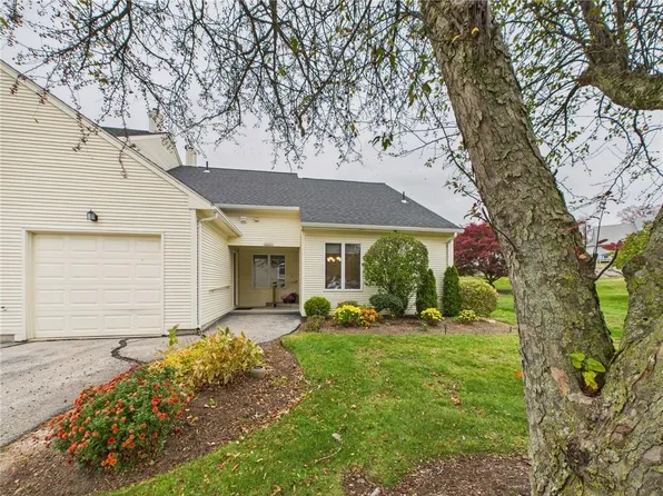 96 Nipmuc Trl #F, North Providence, RI 02904