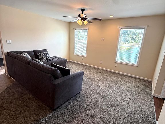 5th image of 249 Winborne Lane
