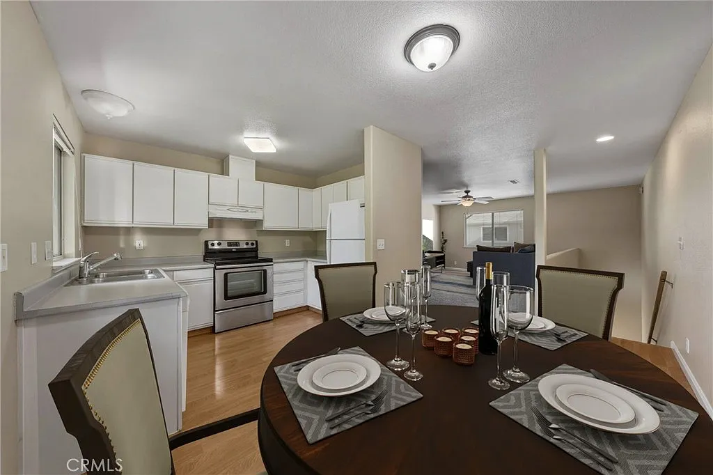 3 bed, 1.5 bath, 1198 sqft, $1,800 — Photo 3