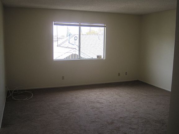 5th image of 6032 Pickering Ave APT C
