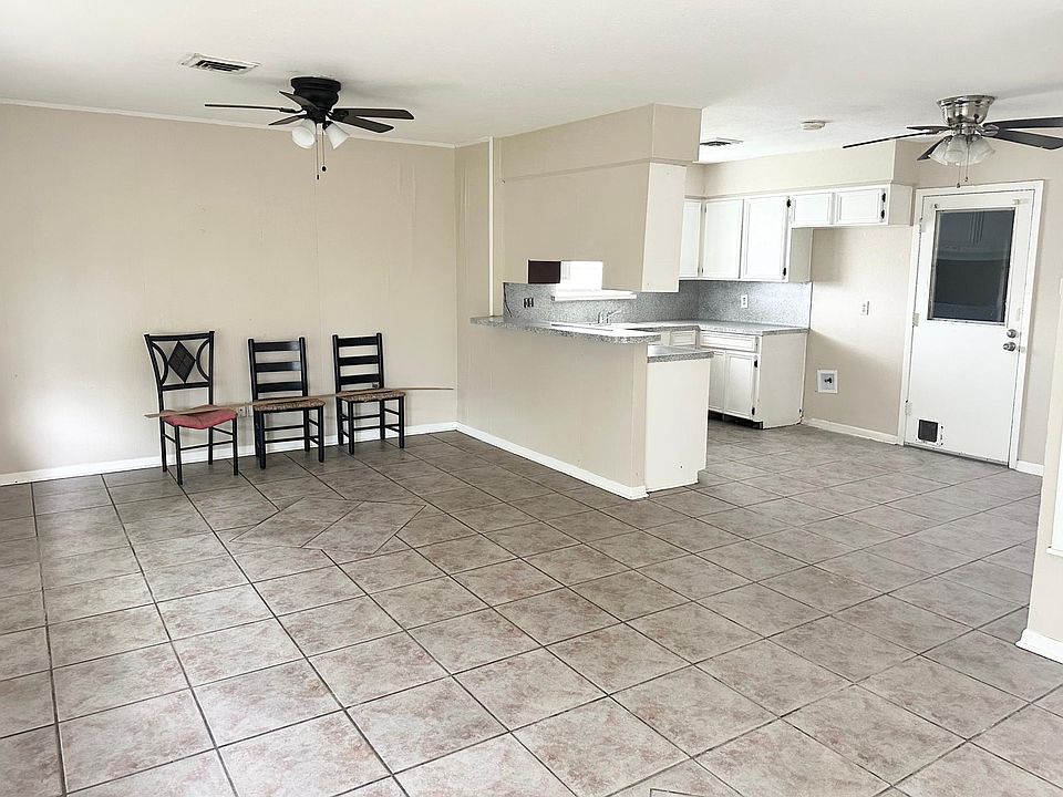 1st image of 5601 Tanglewood Dr