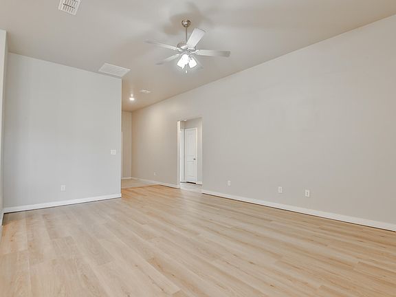 4th image of 13407 Avenue R