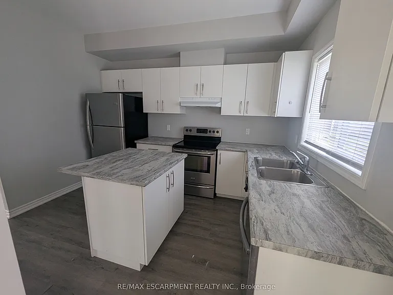 82 Saint George St — Photo 4